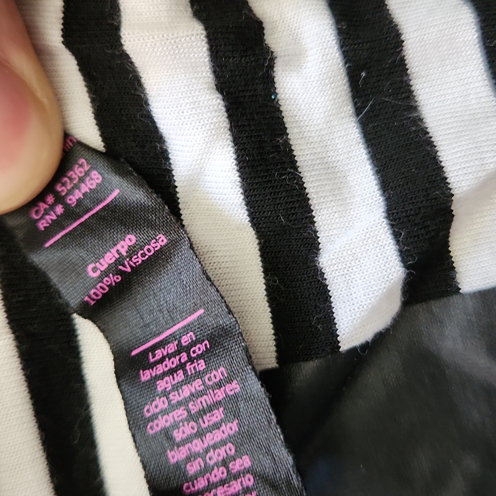 Betsey Johnson Black and White Striped Tee t-shirt "Love is all we need" XL - Picture 7 of 7